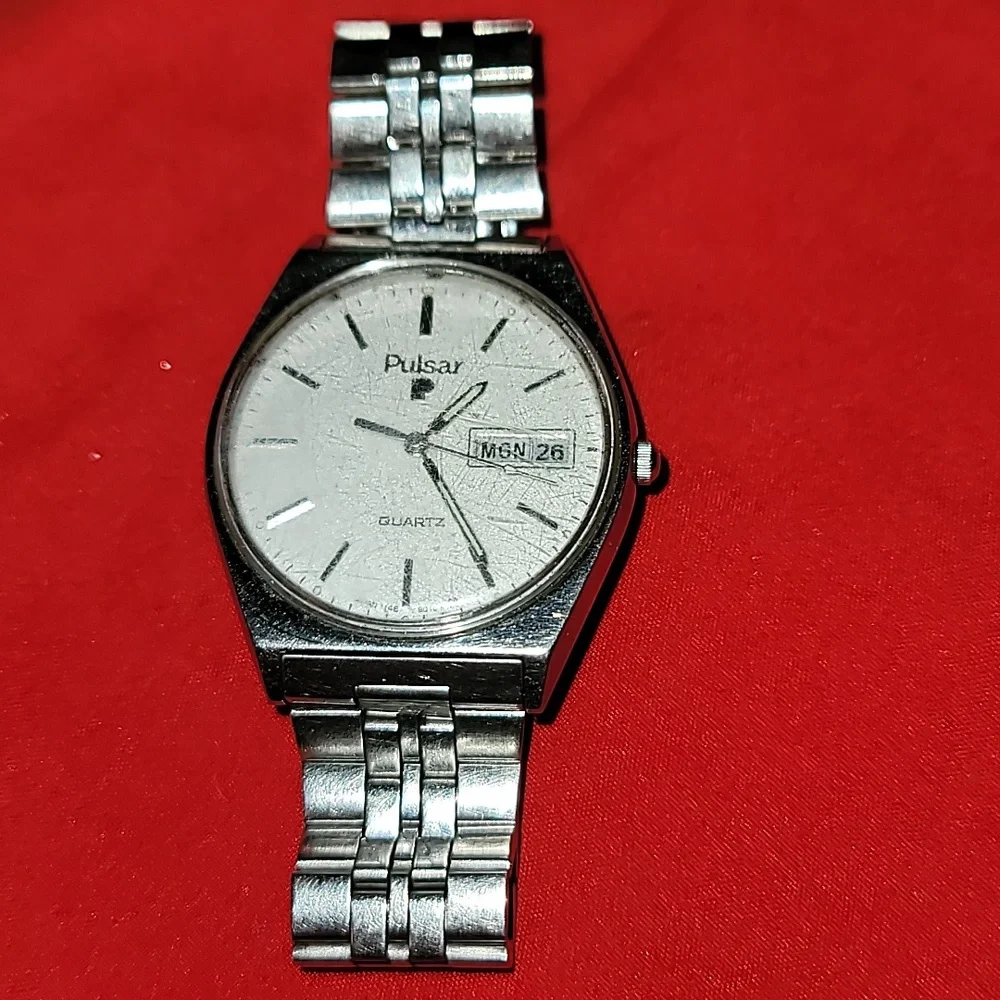 Pulsar Unisex Mens Womens Watch Y148-8009 Silver Case‎ & Band Day Date